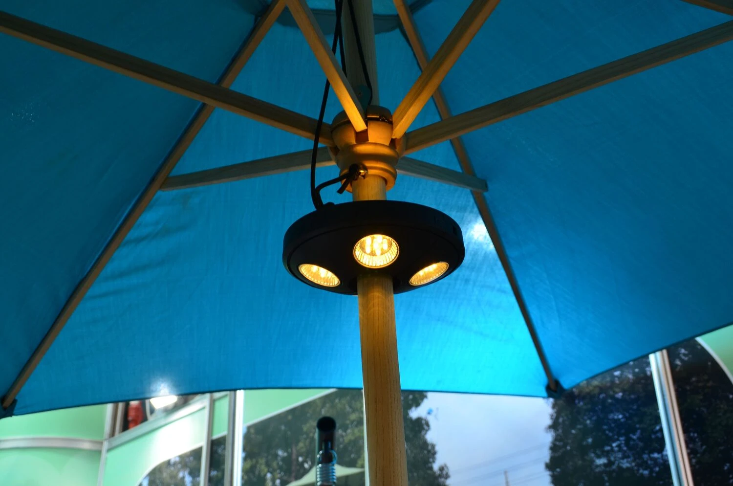 Intratuin Parasolverlichting Plus LED Warm Wit 43 X 36 X 43 Cm 6 Intratuin Parasolverlichting Plus LED Warm Wit 43 X 36 X 43 Cm - Afbeelding 4