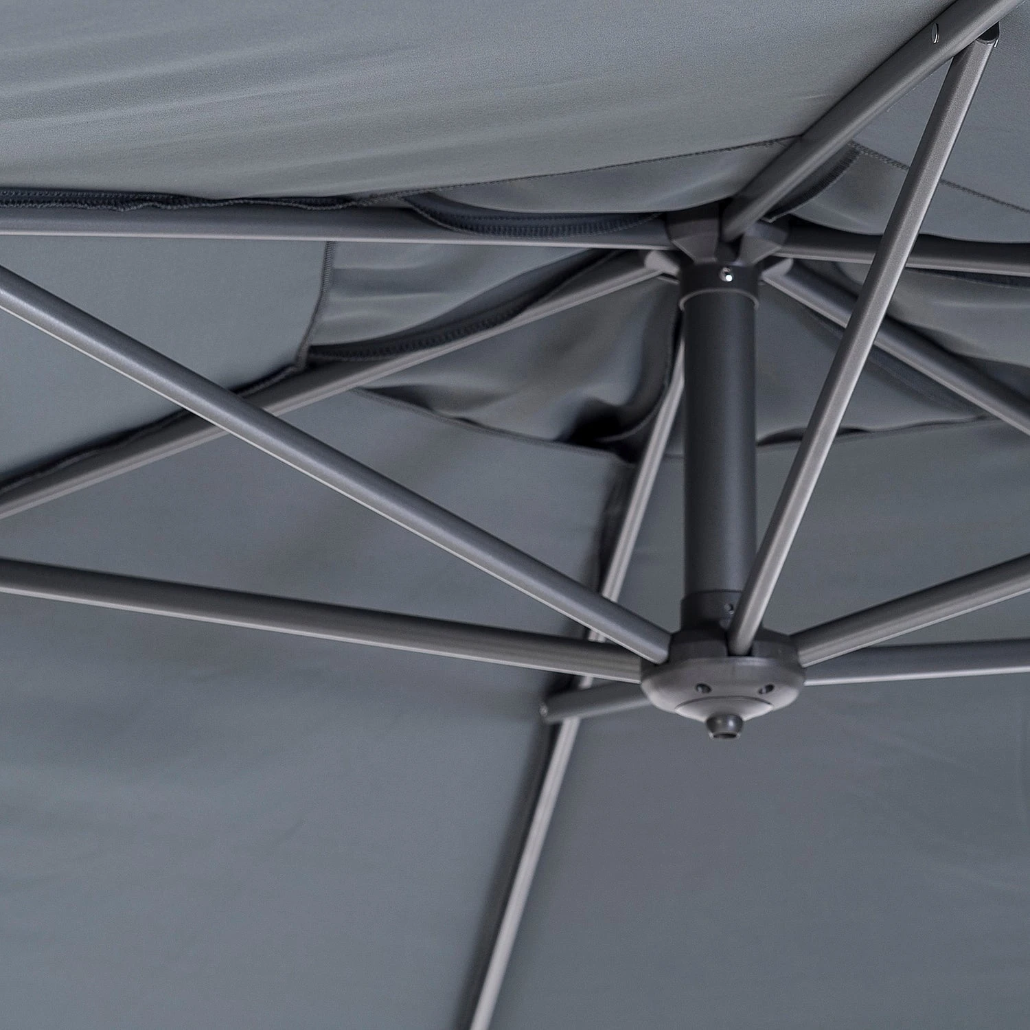 Intratuin Zweefparasol Milano Grijs 80+UV D 300 Cm 4 Intratuin Zweefparasol Milano Grijs 80+UV D 300 Cm - Afbeelding 2