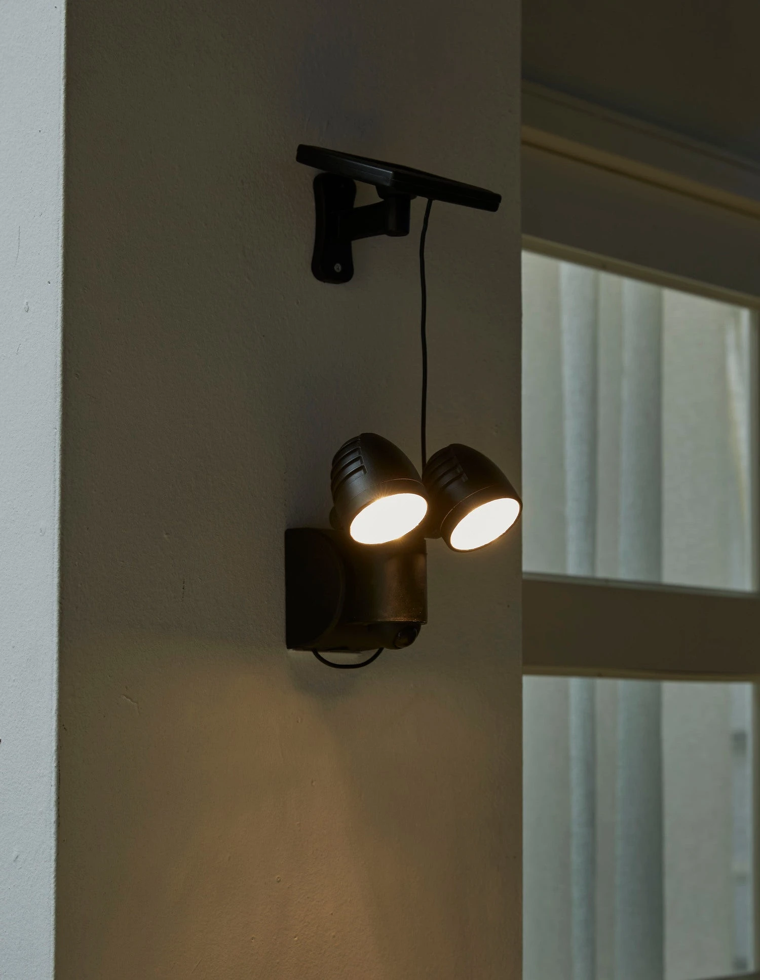 Luxform Lighting Solar Wandlamp Salta Zwart 16,8 X 12 X 18,3 Cm 7 Luxform Lighting Solar Wandlamp Salta Zwart 16,8 X 12 X 18,3 Cm - Afbeelding 5